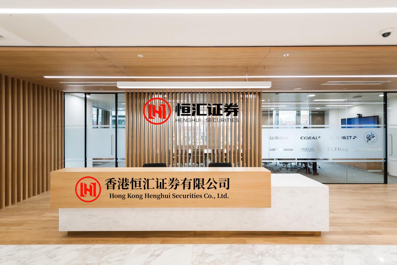 华盛通 坐高铁偶遇婴儿哭闹不止怎么办？小哥用30秒，给出了标准答案...